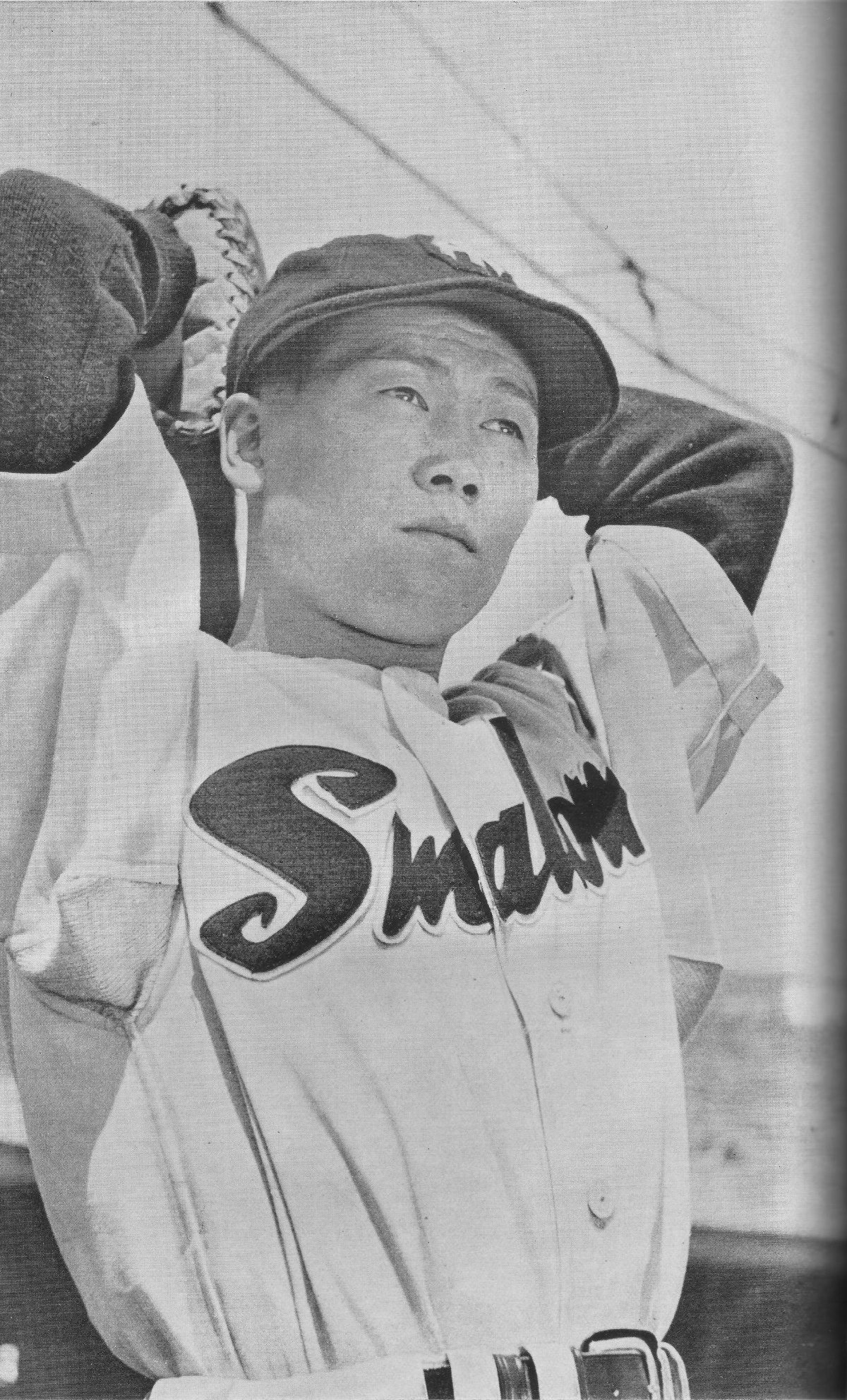 Scan of a player photo taken in 1950, the season of the league split